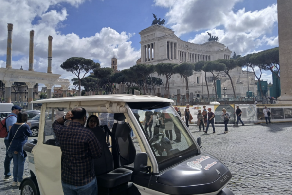 golf cart tour - piazza venezia roma